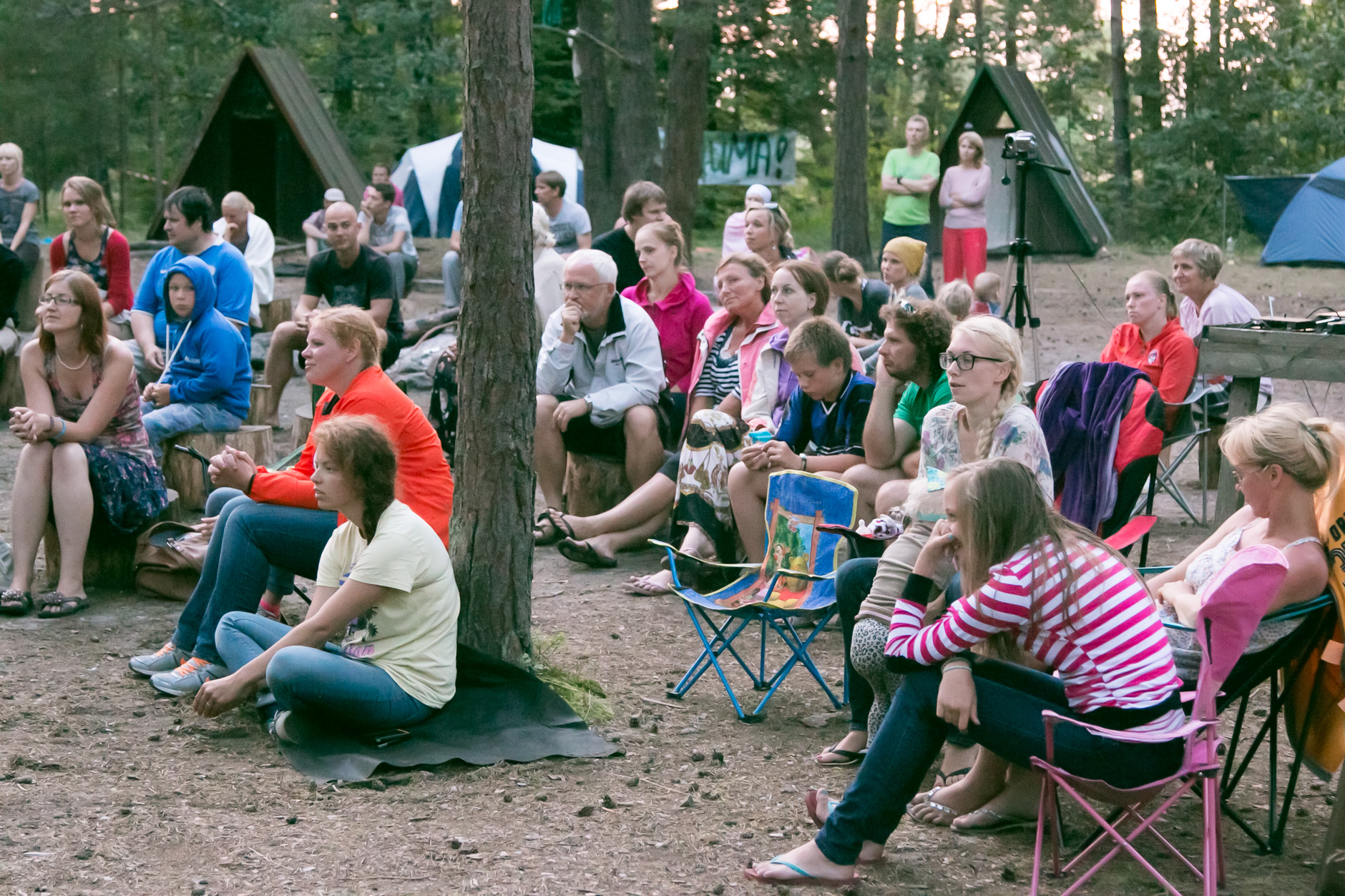 Karmeli koguduse laager: Omadega metsas. Õhtune metsakontsert